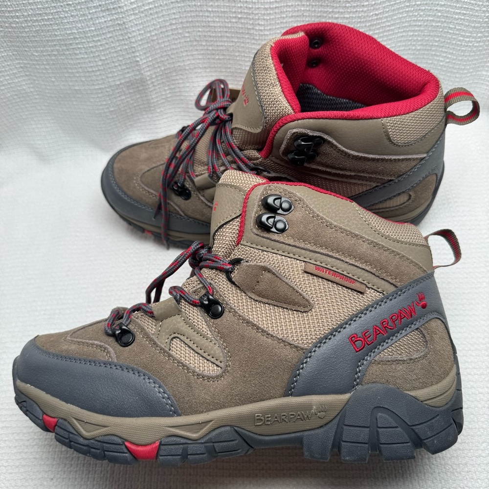 Bearpaw Corsica Women's Hiking Boots, Women’s size 10, New